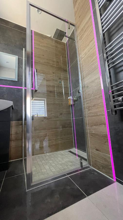 #4 Tgha Luxury One Bedroom Apartment In את'לון מראה חיצוני תמונה